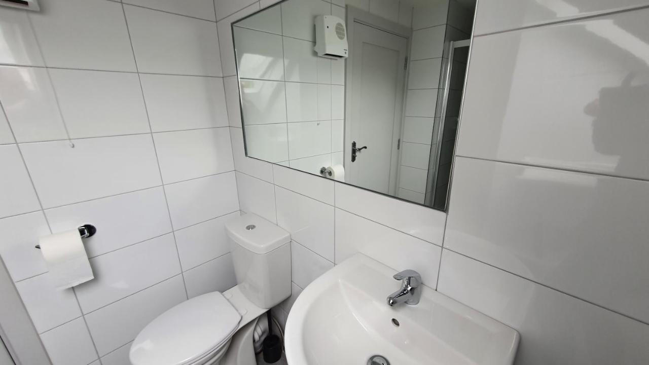 Pasta Factory Guest Rooms กัลเวย์ ภายนอก รูปภาพ