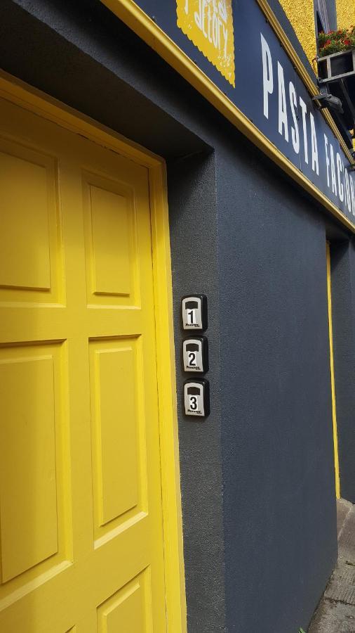 Pasta Factory Guest Rooms กัลเวย์ ภายนอก รูปภาพ