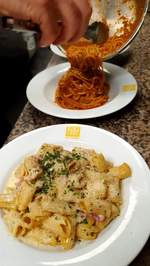 Pasta Factory Guest Rooms กัลเวย์ ภายนอก รูปภาพ