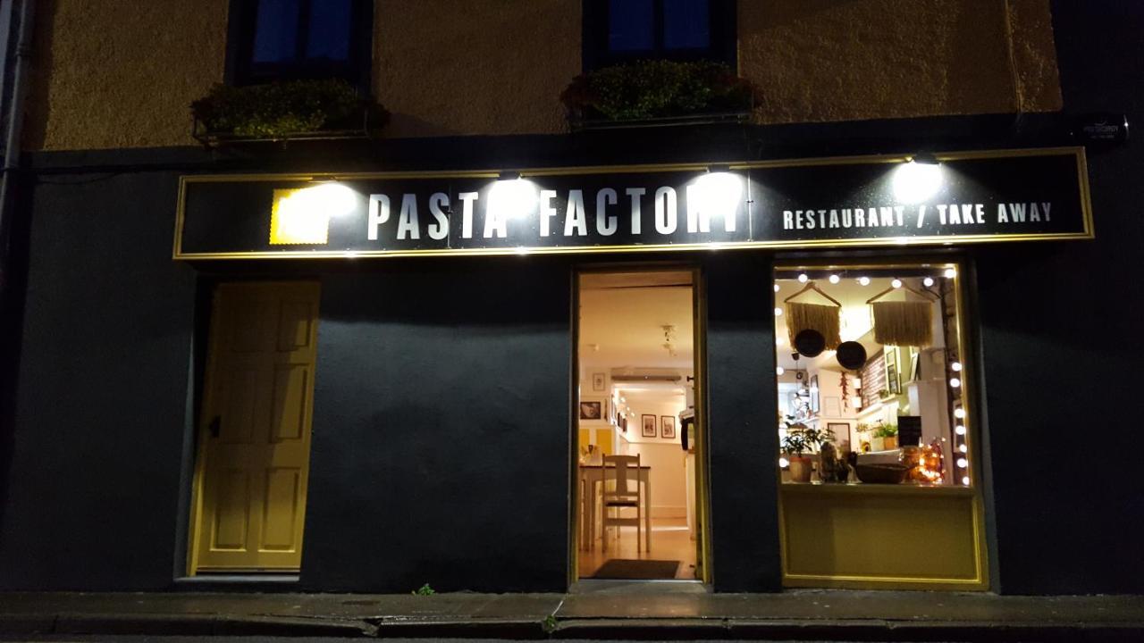Pasta Factory Guest Rooms กัลเวย์ ภายนอก รูปภาพ