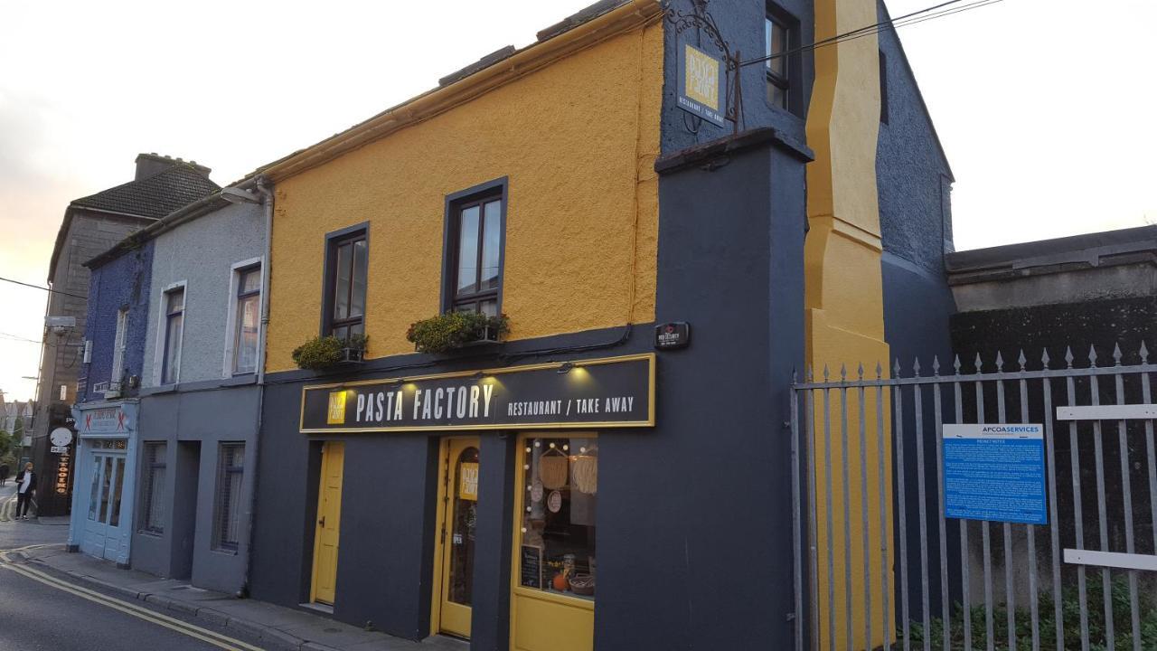 Pasta Factory Guest Rooms กัลเวย์ ภายนอก รูปภาพ