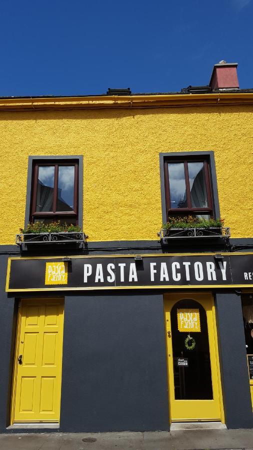 Pasta Factory Guest Rooms กัลเวย์ ภายนอก รูปภาพ