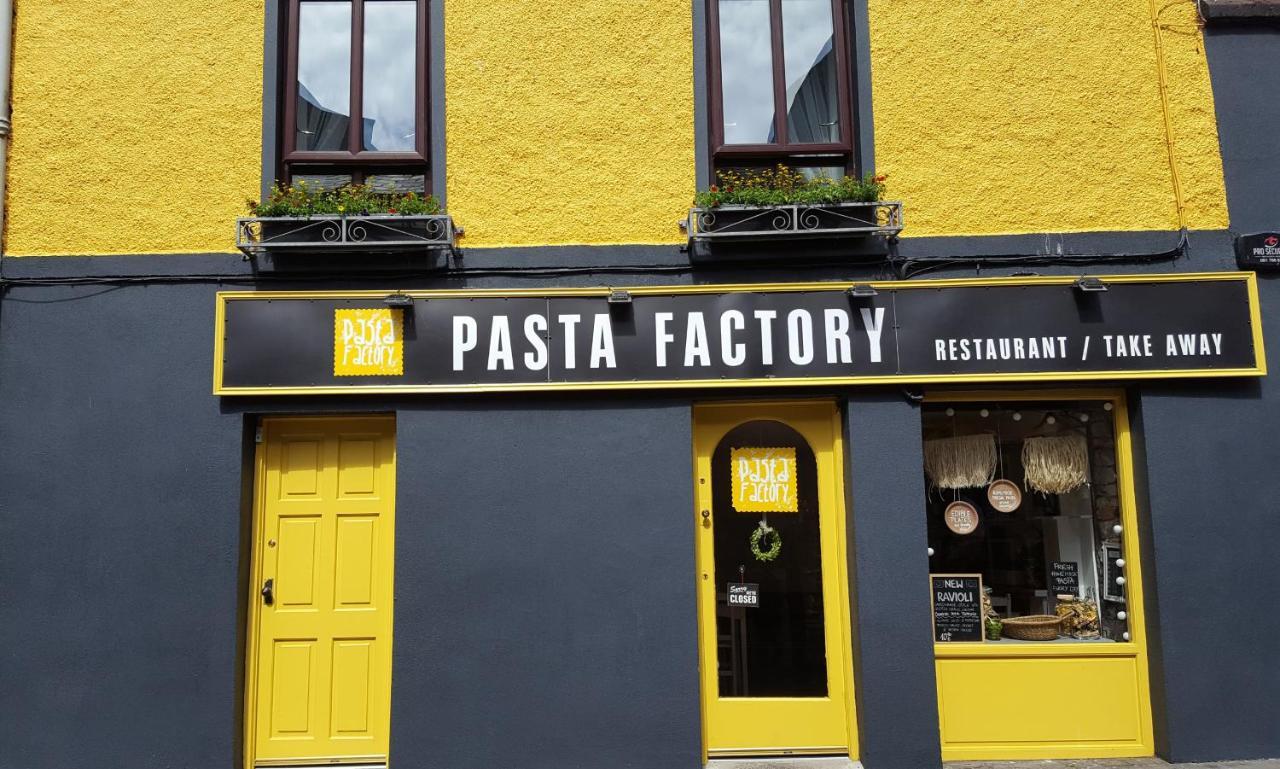 Pasta Factory Guest Rooms กัลเวย์ ภายนอก รูปภาพ